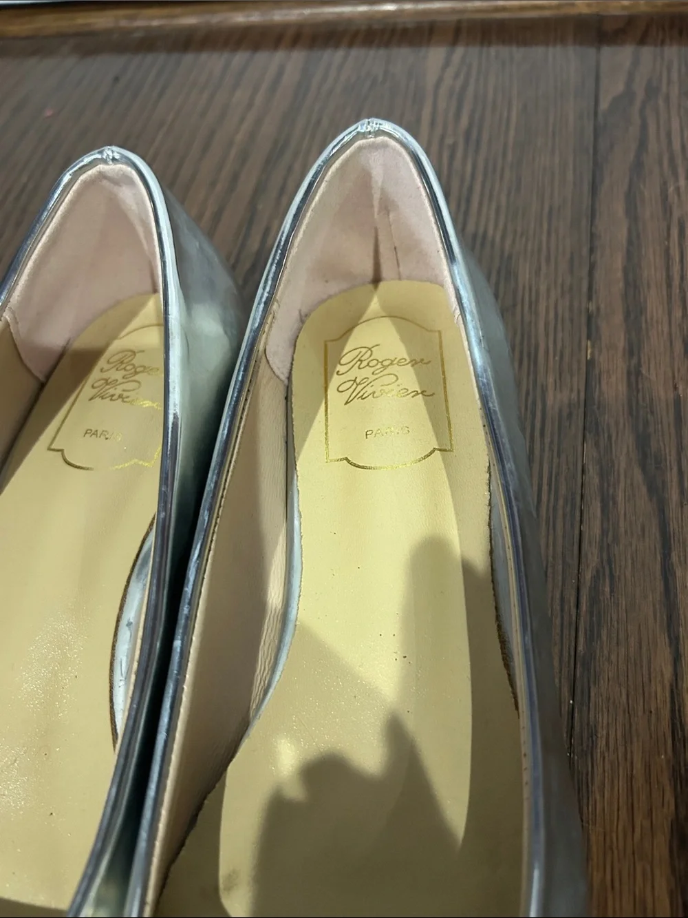 Rodger Vivian Silver Pointed Toe Flats with Crystal Buckle Sz 38 US 7.5-8
